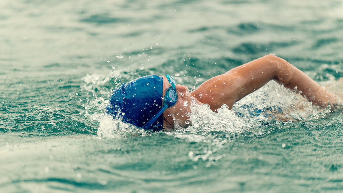 Differences between coaching open water and pool swimming Differences between coaching open water and pool swimming