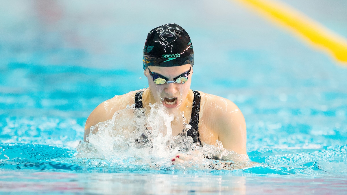 Aimee Willmott sets pace for 200m IM gold Aimee Willmott sets pace for 200m IM gold